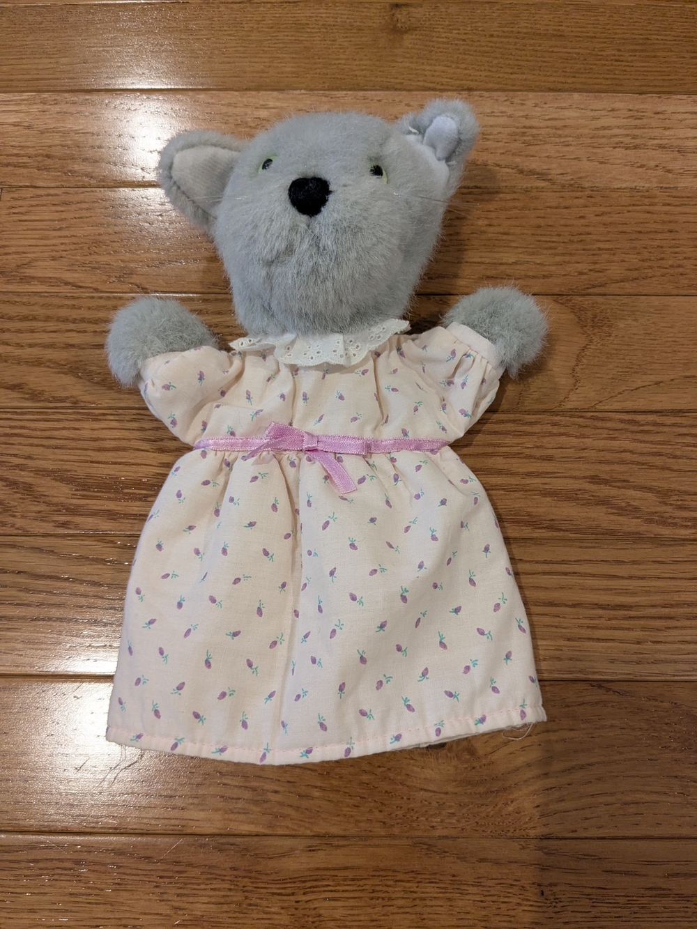 Mister Rogers' Neighborhood 1988 Henrietta Pussycat Plush Hand Puppet by Dakin